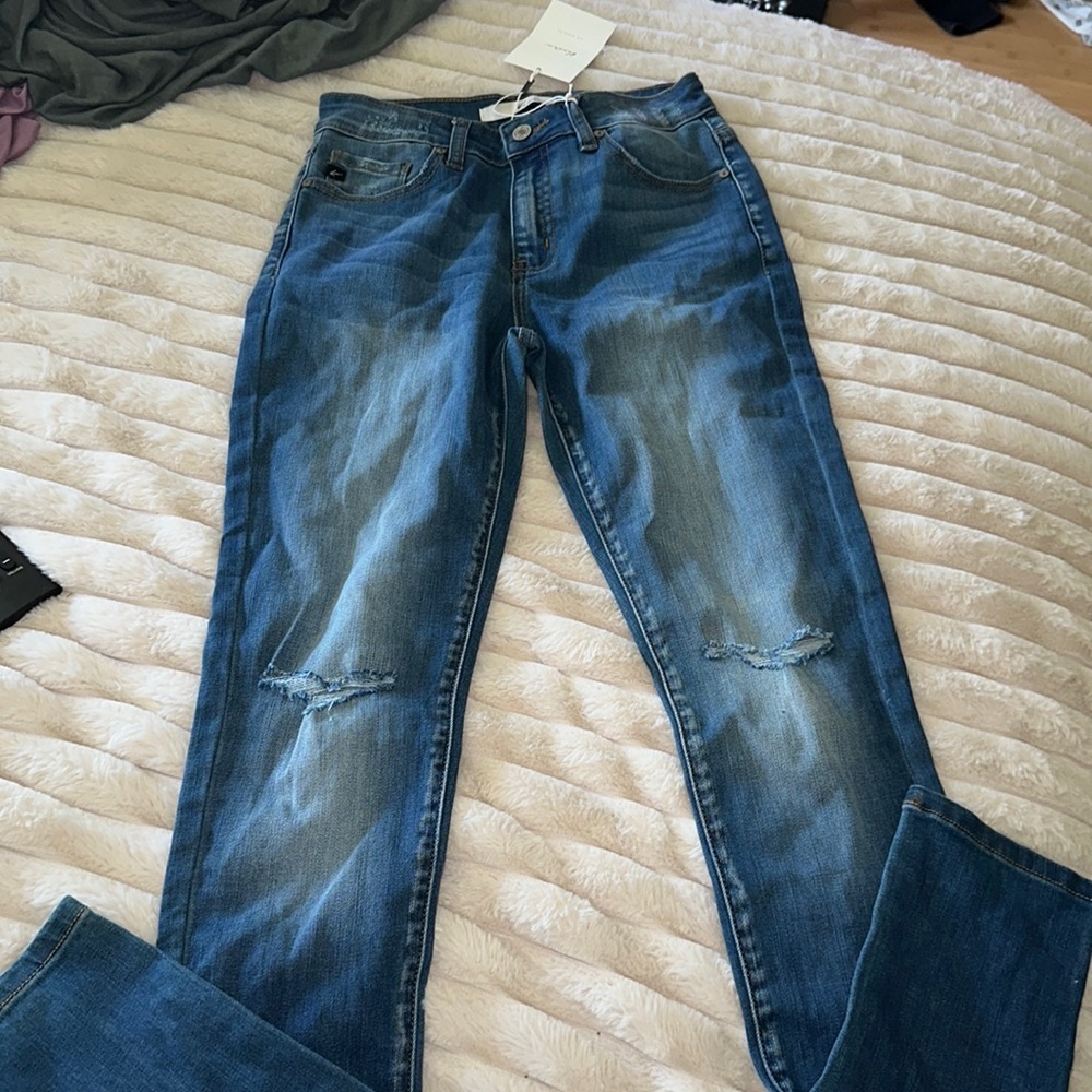 Kancan size 5/26 skinny fit, minimal distressing on knees